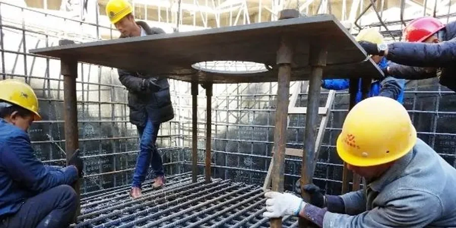 Conception d'isolation sismique à la base pour bâtiments à Aubervilliers